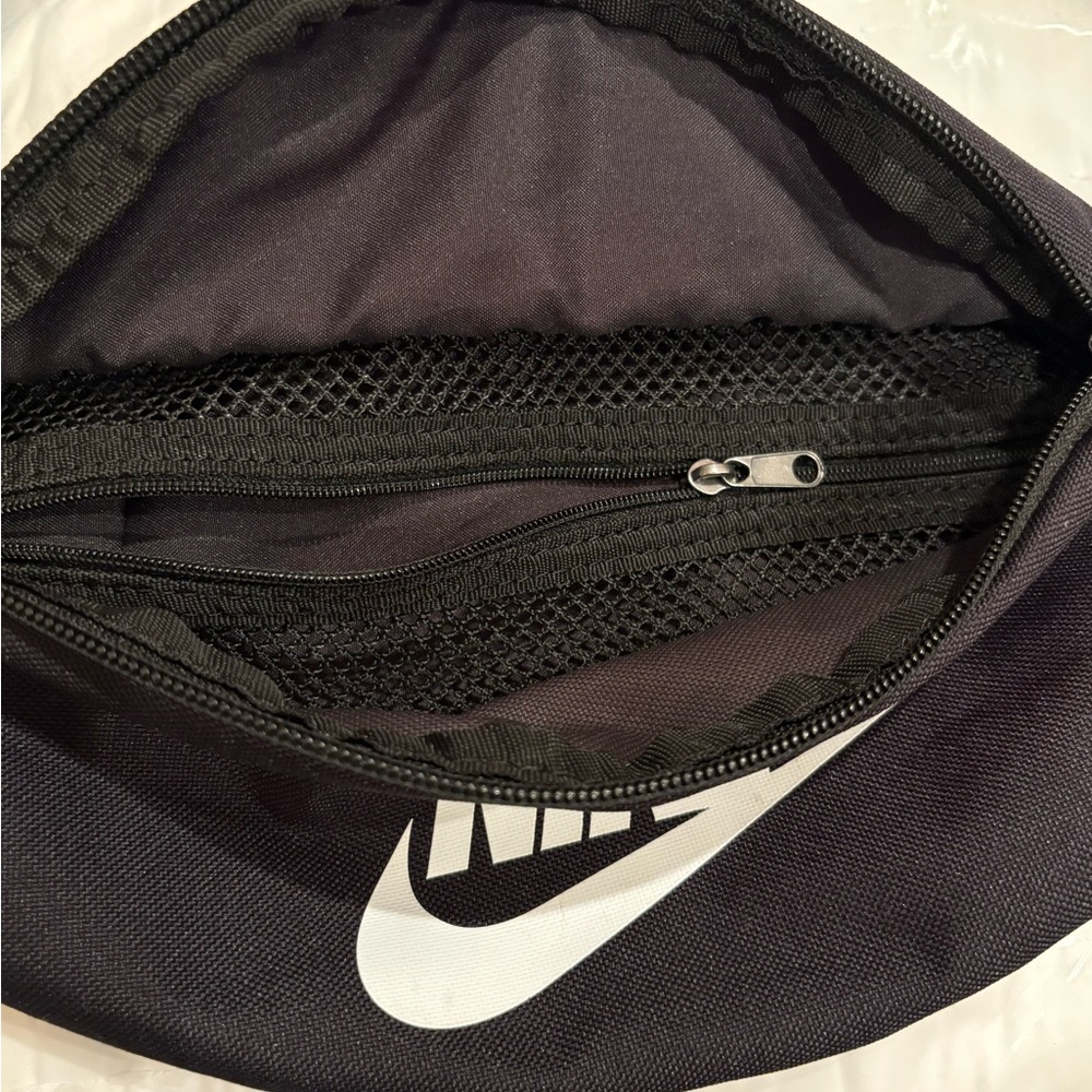 Nike Black and White Swoosh Belt Bag/Fanny Pack - Picture 2 of 6
